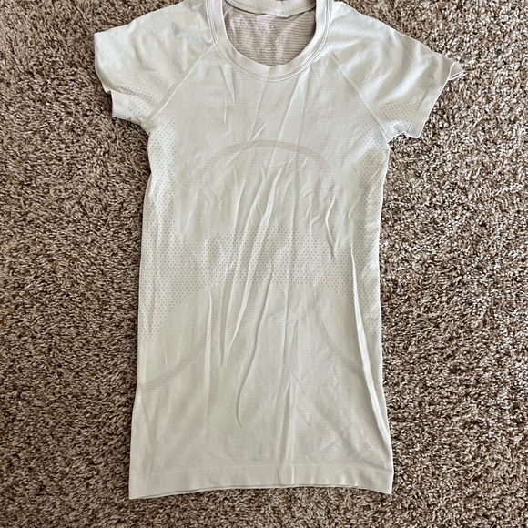 Lululemon shirt - Picture 1 of 2